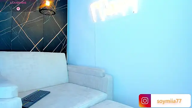 غرفة دردشة Miia77_ المباشرة