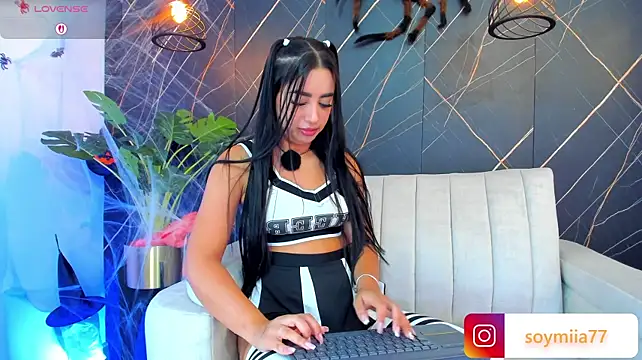 צ'אט XXX בשידור חי של Miia77_