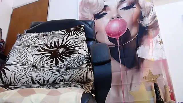 Sexy-Favgirl's Live Chat Room