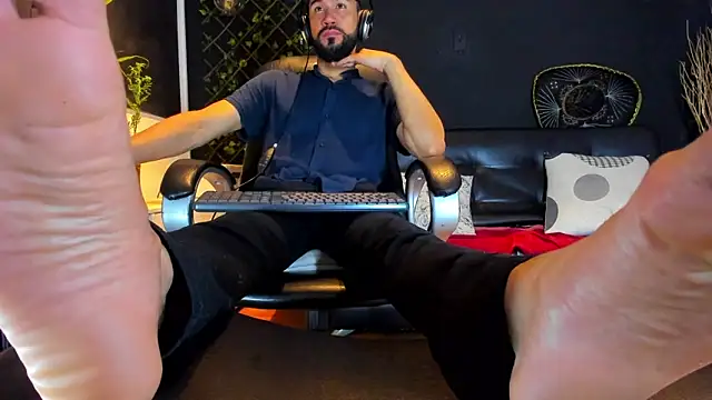 alessandro_wye: διαδικτυακό σόου στην κάμερα