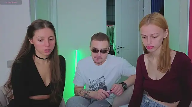 Pokazy przed kamerką – fcjuicy_pussy