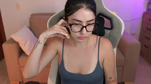 צ'אט XXX בשידור חי של anyacutex