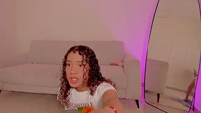 Keni_malf Adlı Modelin Canlı XXX Sohbeti