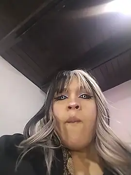 הופעת וובקאם של kimCosseyy