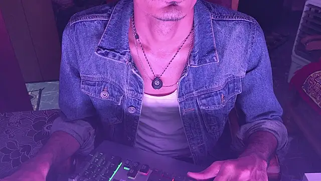 XXX chat uživo modela zihan777