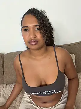 MilaTeenX Show in webcam
