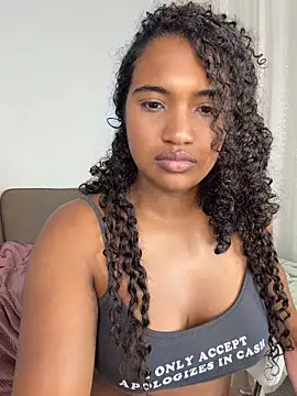 Show modela MilaTeenX na web-kameri