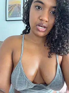 Show modela MilaTeenX na web-kameri