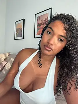 MilaTeenX webcam show
