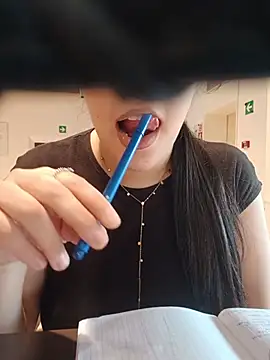 saralamiss Show in webcam
