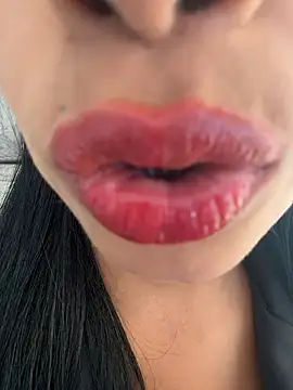 Laura_fernandezII 即時聊天室