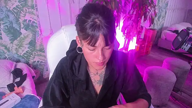 _sharlotte777 élő XXX-chatje