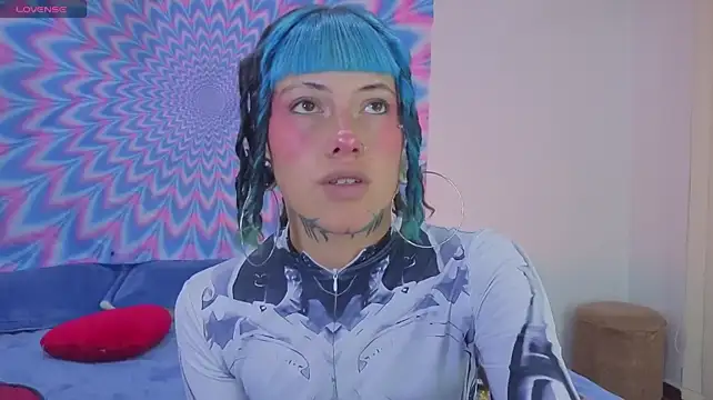 הופעת וובקאם של _sharlotte777