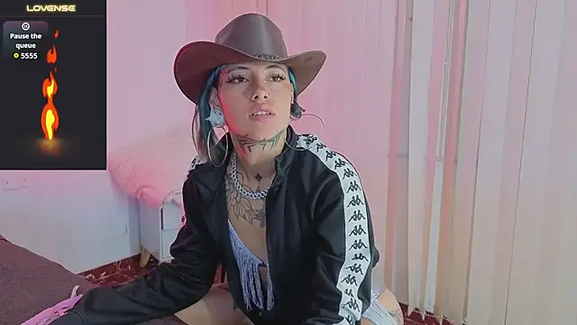 _sharlotte777 Chat XXX in diretta