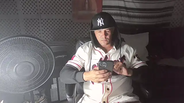 cubano1082 Show in webcam