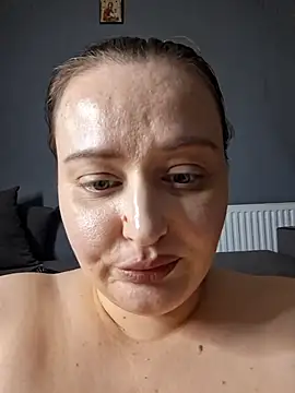 anna_claire Show in webcam
