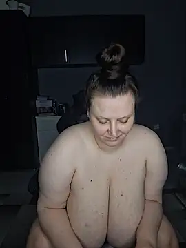 anna_claire Show in webcam