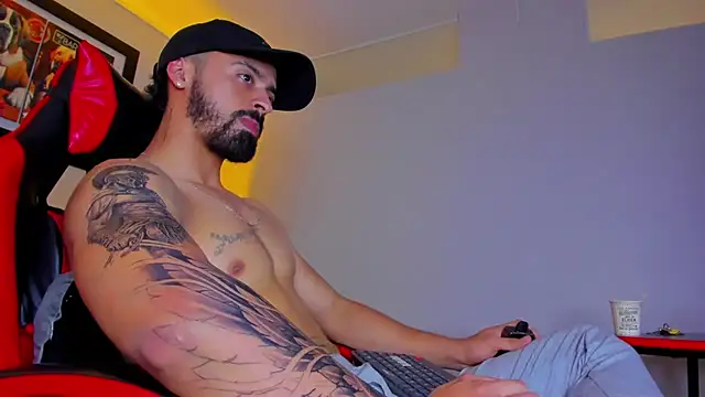 Show modela MAXIMUS_MASTER_ na web-kameri