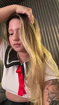 Show modela MiaPetit_ na web-kameri