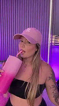 MiaPetit_ Pertunjukan Webcam