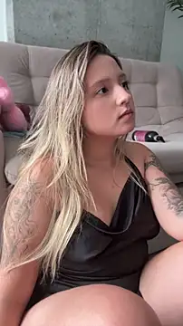 Chat ao vivo de MiaPetit_