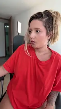 XXX chat uživo modela MiaPetit_