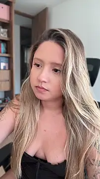 Chat +18 de MiaPetit_ ao vivo