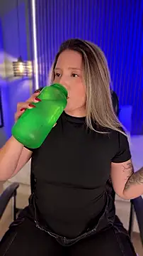 Czat XXX na żywo – MiaPetit_