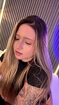 Chatroom XXX en direct de MiaPetit_