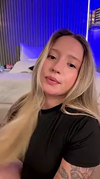 Živý XXX chat MiaPetit_
