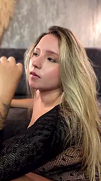 Czat XXX na żywo – MiaPetit_
