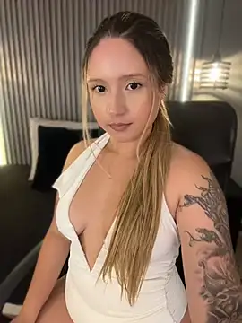 Chat soba uživo modela MiaPetit_