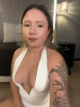 MiaPetit_ XXX чат на живо