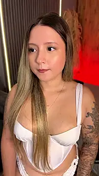 Chat XXX ao vivo de MiaPetit_