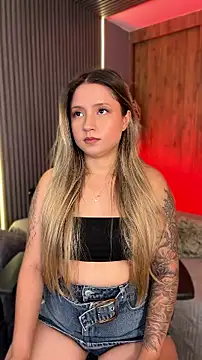 Czat XXX na żywo – MiaPetit_