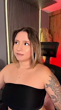 Chat XXX en directo de MiaPetit_