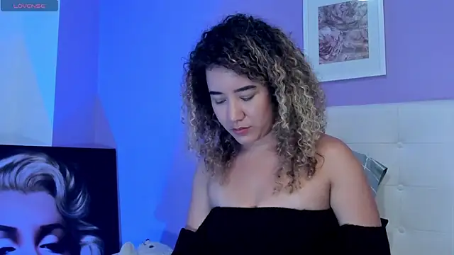 Charlotte11-11's Live XXX Chat