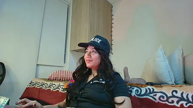 Charlotte11-11's Live XXX Chat
