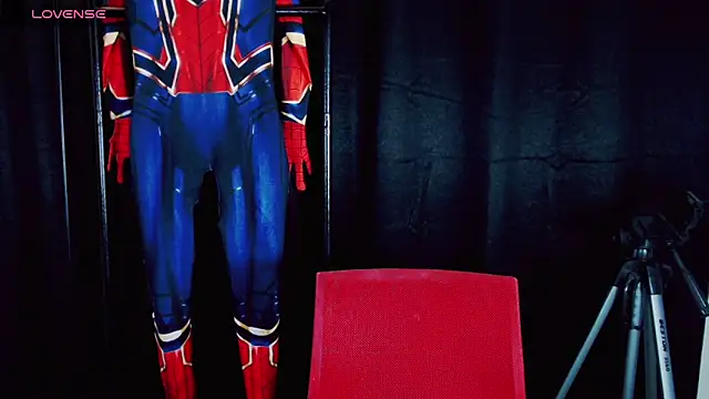 dark_sailent Show in webcam