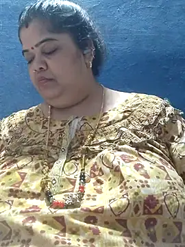 XXX chat uživo modela tamilthanushri