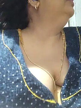 tamilthanushri's Live XXX Chat