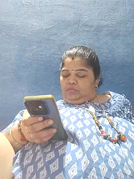 tamilthanushri Chat XXX live