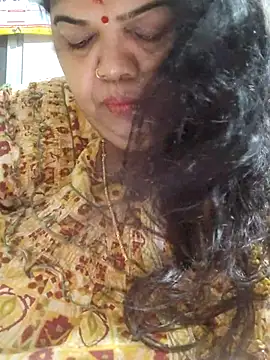 tamilthanushriのライブチャットルーム