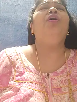 tamilthanushri Chat XXX in diretta