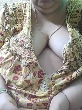 tamilthanushri Chat XXX in diretta