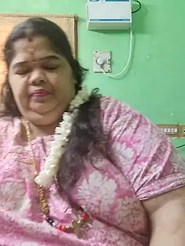 tamilthanushri Chat XXX in diretta
