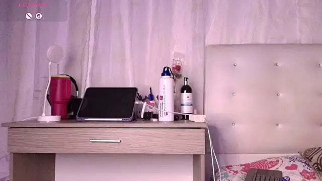 ivonjoness' Live Chat Room