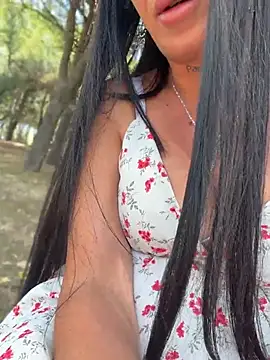 Baby_Panther: διαδικτυακό σόου στην κάμερα