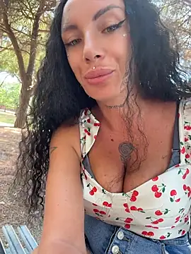 Show modela Partenope_Girl na web-kameri