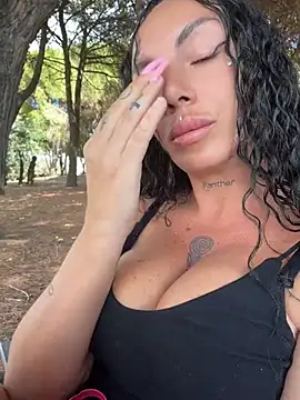 Show modela Partenope_Girl na web-kameri